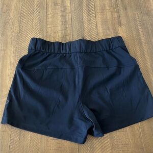Lululemon On The Fly Shorts in Navy Size 6